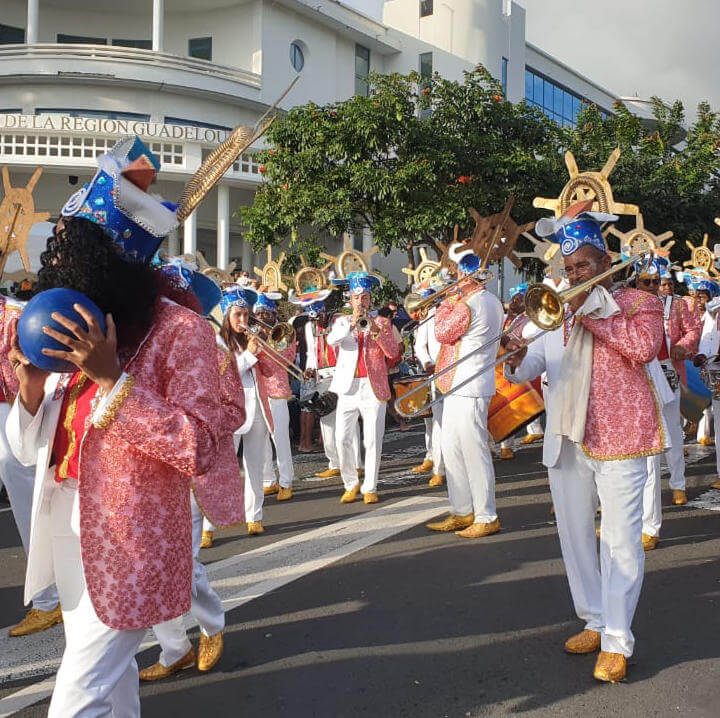 Parade beim Kulturellen Karnevall